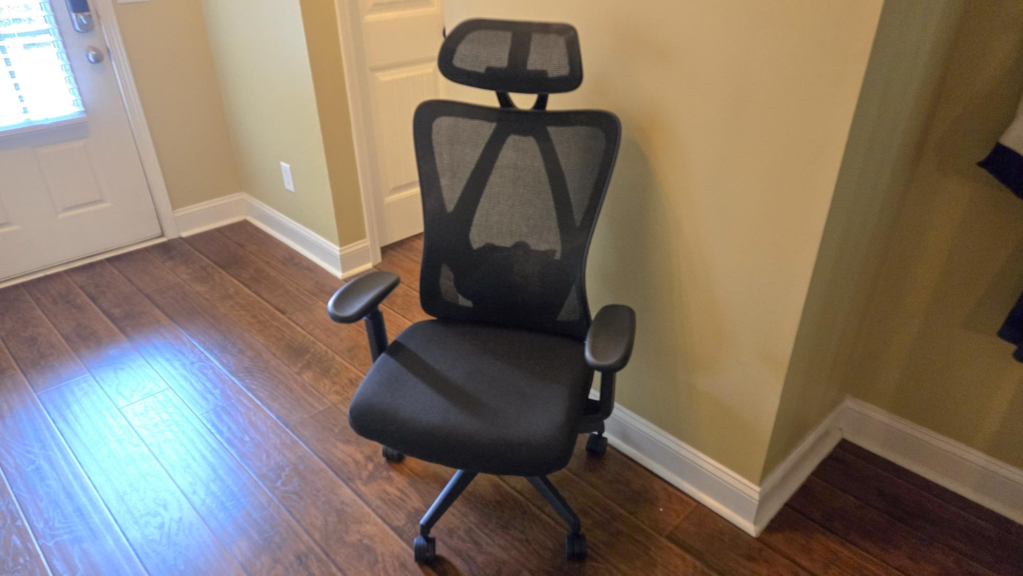 מבט עילי של כיסא המשרד FlexiSpot C5 בצבע שחור