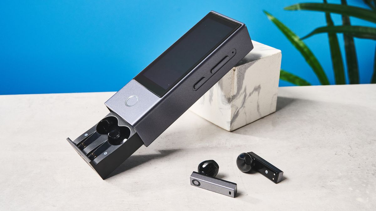 סקירת Timekettle X1 AI Interpreter Hub מאת Nikita Achanta שפורסמה ב-2 בספטמבר 24 מתרגם זה מנסה להגדיל את Google Translate - אבל האם אתה יכול לעמוד בעלות?