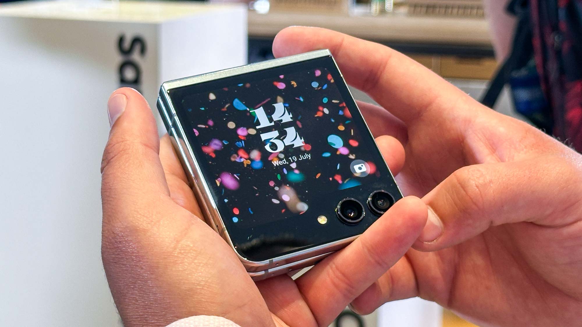 תמונות מעשיות של Samsung Galaxy Z Flip 5