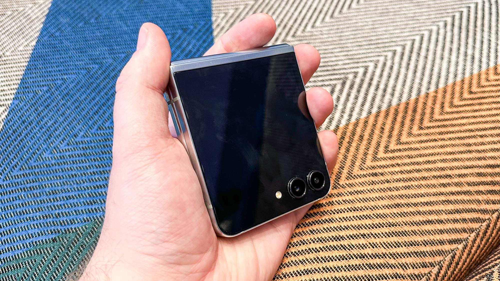 תמונות מעשיות של Samsung Galaxy Z Flip 5