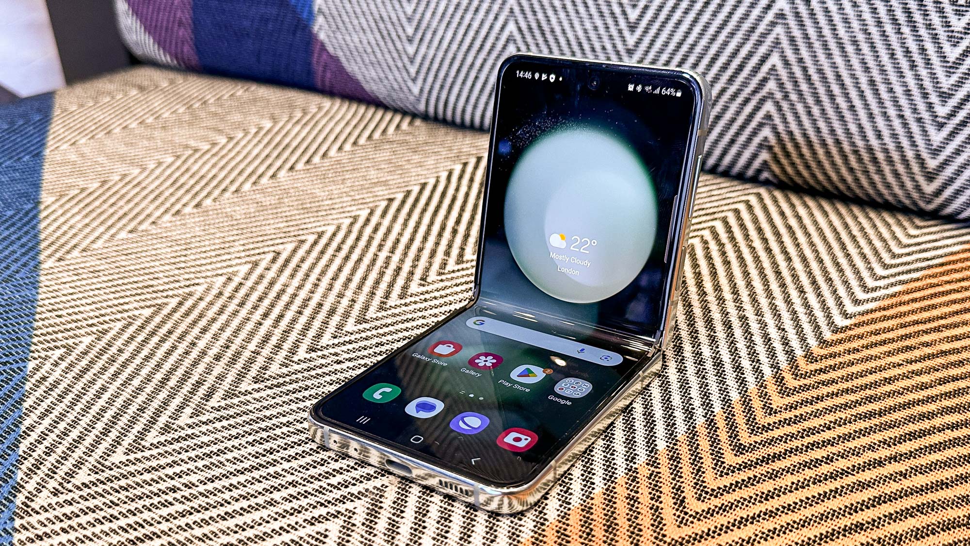 תמונות מעשיות של Samsung Galaxy Z Flip 5