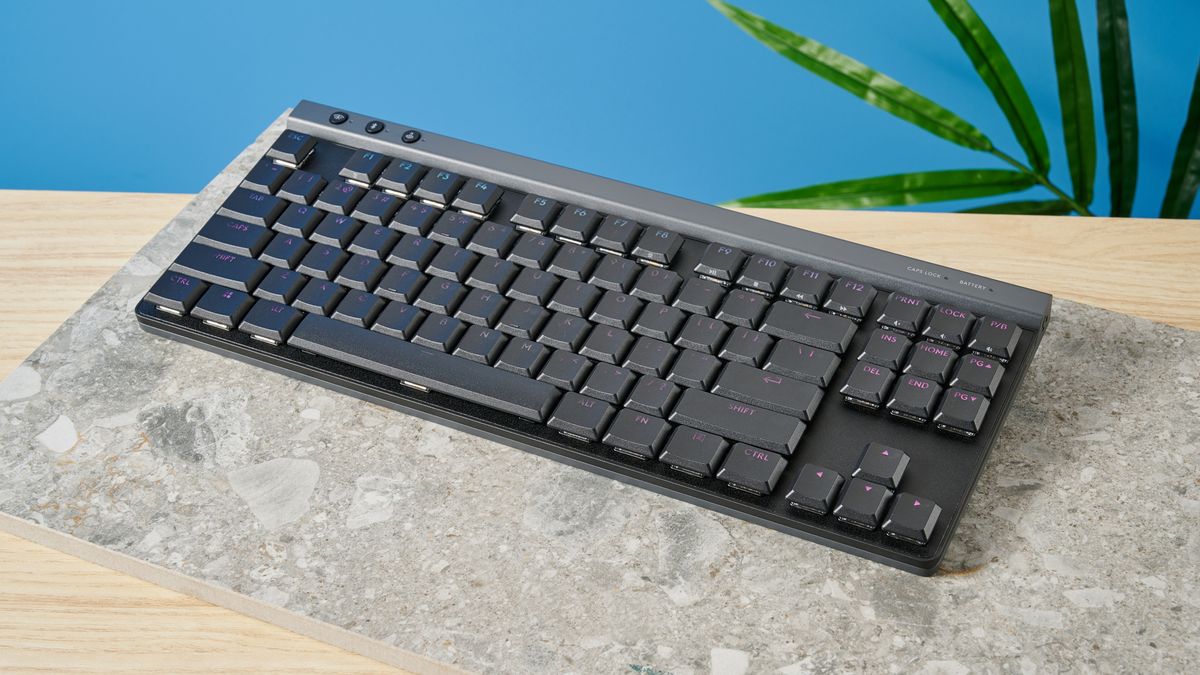 סקירת Logitech G515 Lightspeed TKL: מלוטש וכמעט שקט מאת Eve Butt שפורסמה ב-12 בספטמבר 24 עם עיצוב בפרופיל נמוך ותחושה פנטסטית של מקשי PBT, כולם בבסיס אחת מהאפליקציות הנלוות הטובות ביותר בעסק, ה-G515 הוא בחירה מצוינת עבור אלה אחרי לוח איכותי.