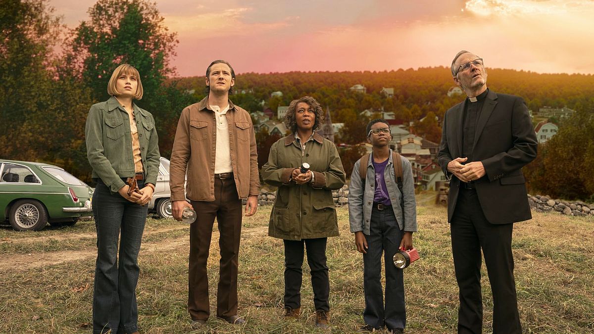 Alfre Woodard, John Benjamin Hickey, Makenzie Leigh, Lewis Pullman and Jordan Preston Carter in "Salem's Lot" coming to Max (2024)