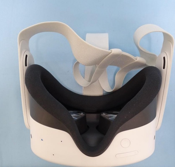 תמונה דלפה של Meta Quest 3S, תחתית האוזניות