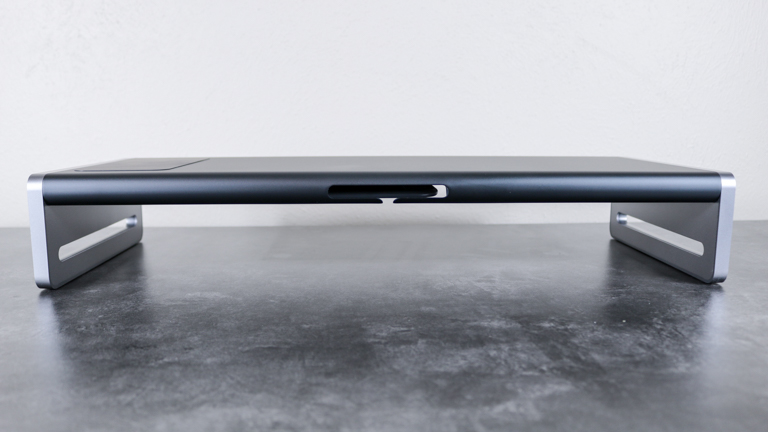 הצד האחורי של תחנת העגינה Anker 675 USB-C