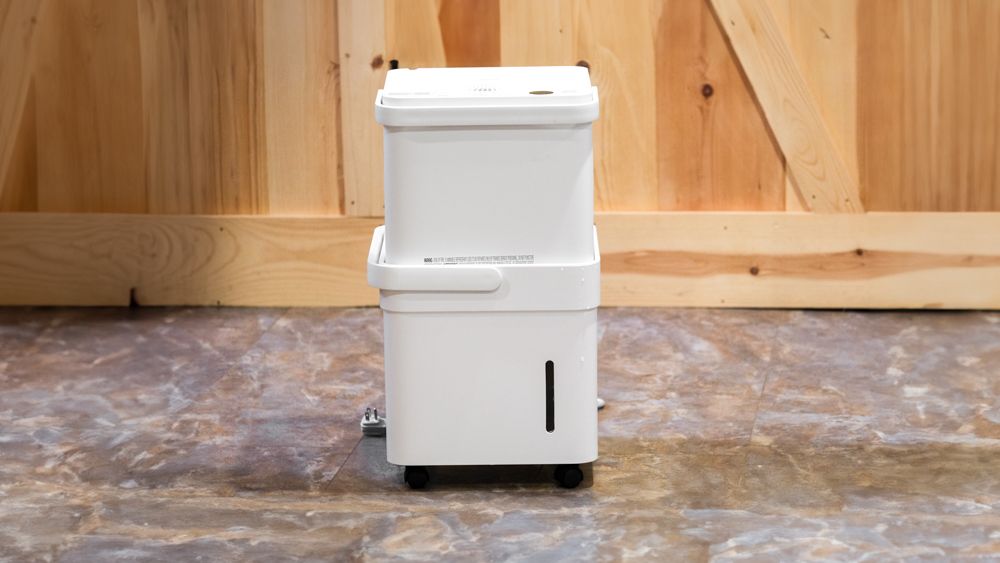 סקירת מסיר לחות חכם של Midea Cube 20 ליטר מאת Dan Cavallari שפורסמה ב-18 בספטמבר 24 קומפקטי אך אדיר, העיצוב המקנן של הקוביה מקל על אחסון כאשר אינו בשימוש