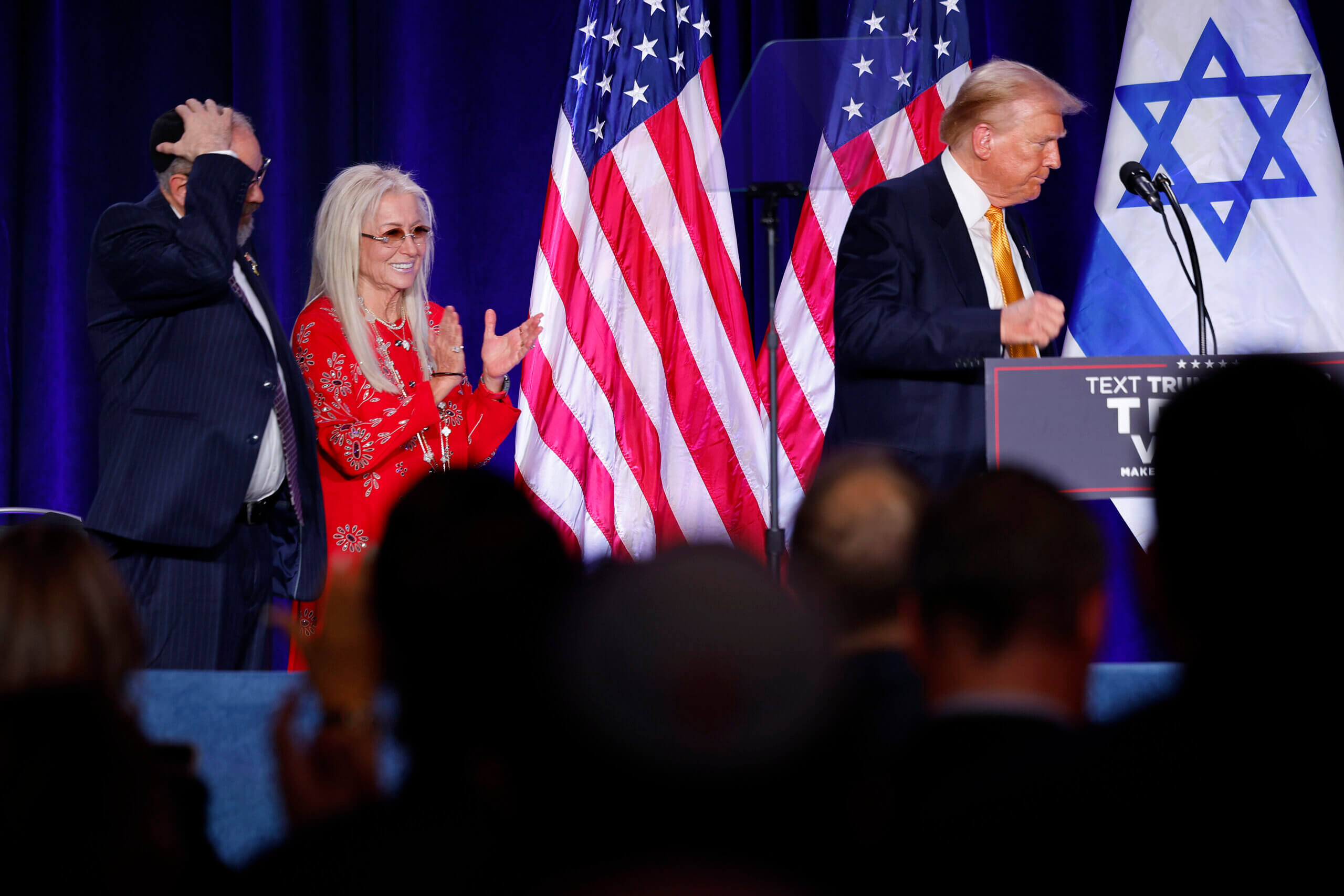 האסטרטגיה הגאונית של דונלד טראמפ להגן על יהודים? שעיר לעזאזל הודעה מהמנכ"ל והמוציאה לאור שלנו רחל פישמן פדרסן