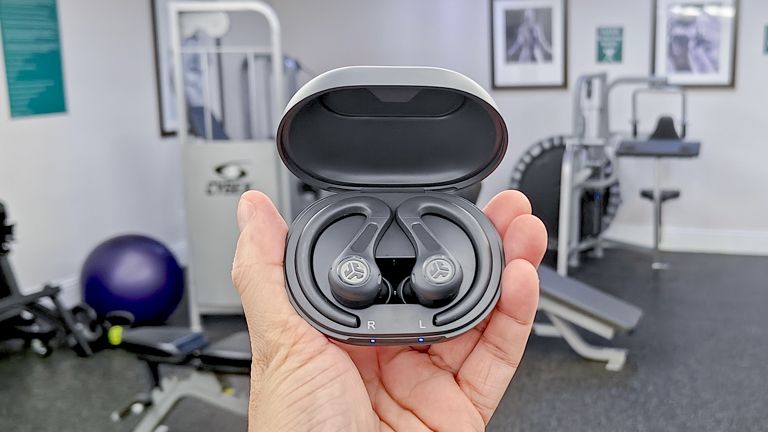 סקירת JLAB JBuds Sport ANC 4: מציאה ניצני ספורט עם בס חזק מאת Alex Bracetti פורסם ב-22 בספטמבר 24 ה-JLab JBuds Sport ANC 4 בשווי 69$ לא חותרים את מובילי הקטגוריות כמו Beats Fit Pro, אבל הם מציעים מספיק סאונד ופונקציונליות כדי להצדיק התייחסות.