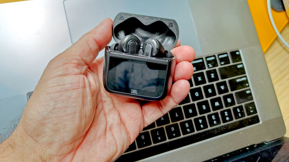 סקירת JBL Tour Pro 3: ניצני המארזים החכמים הטובים ביותר שתוכלו לקנות מאת Alex Bracetti שפורסמה ב-25 בספטמבר 24 אם אתם סקרנים לגבי אוזניות אלחוטיות עם כיסויים חכמים, ה-JBL Tour Pro 3 ינצח אתכם עם הפונקציונליות האינסופית והסאונד החזק שלהם .