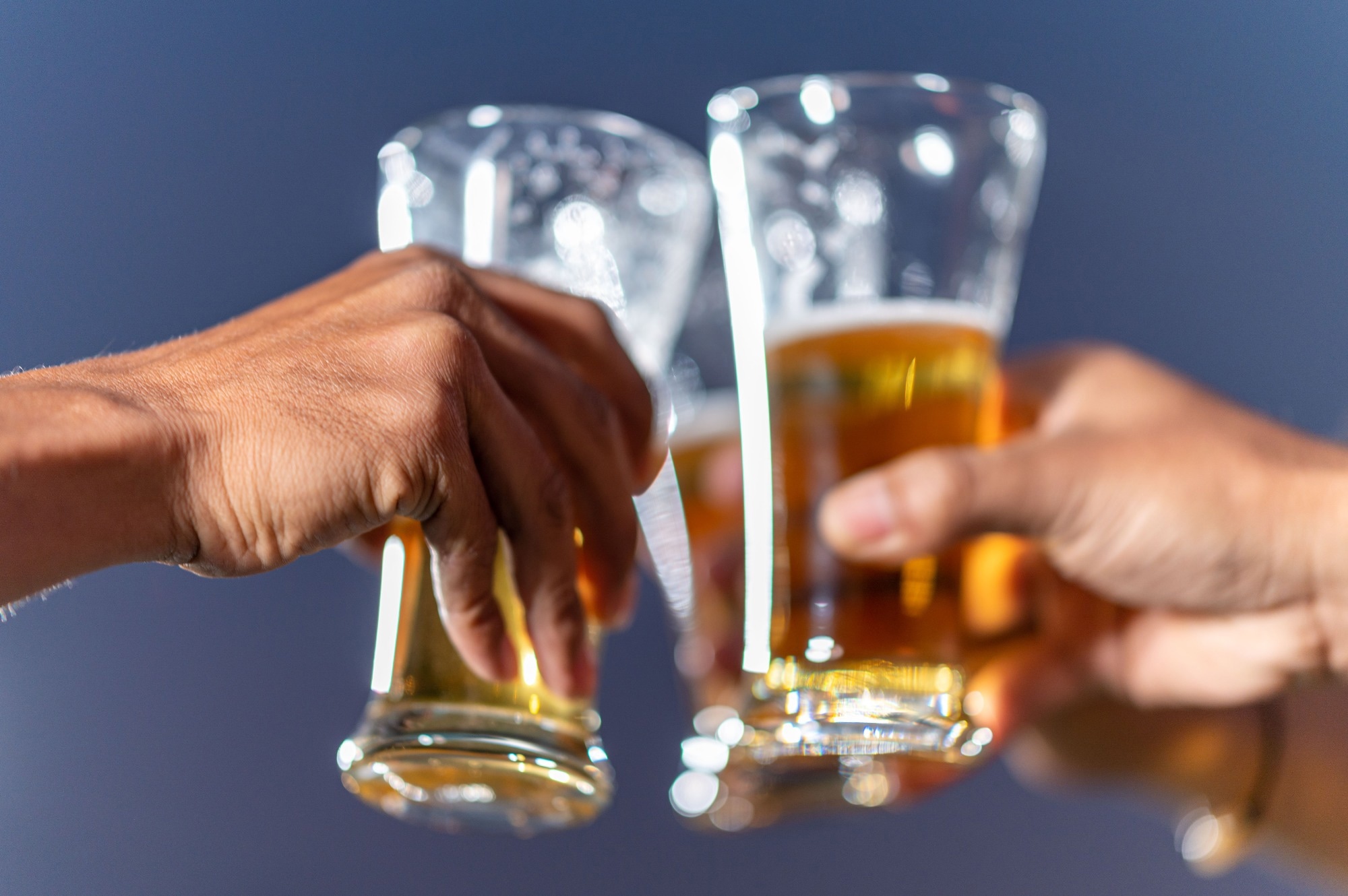 Study: Consumption of Total and Specific Alcoholic Beverages and Long-Term Risk of Gout Among Men and Women. Image Credit: Nirat.pix / Shutterstock.com