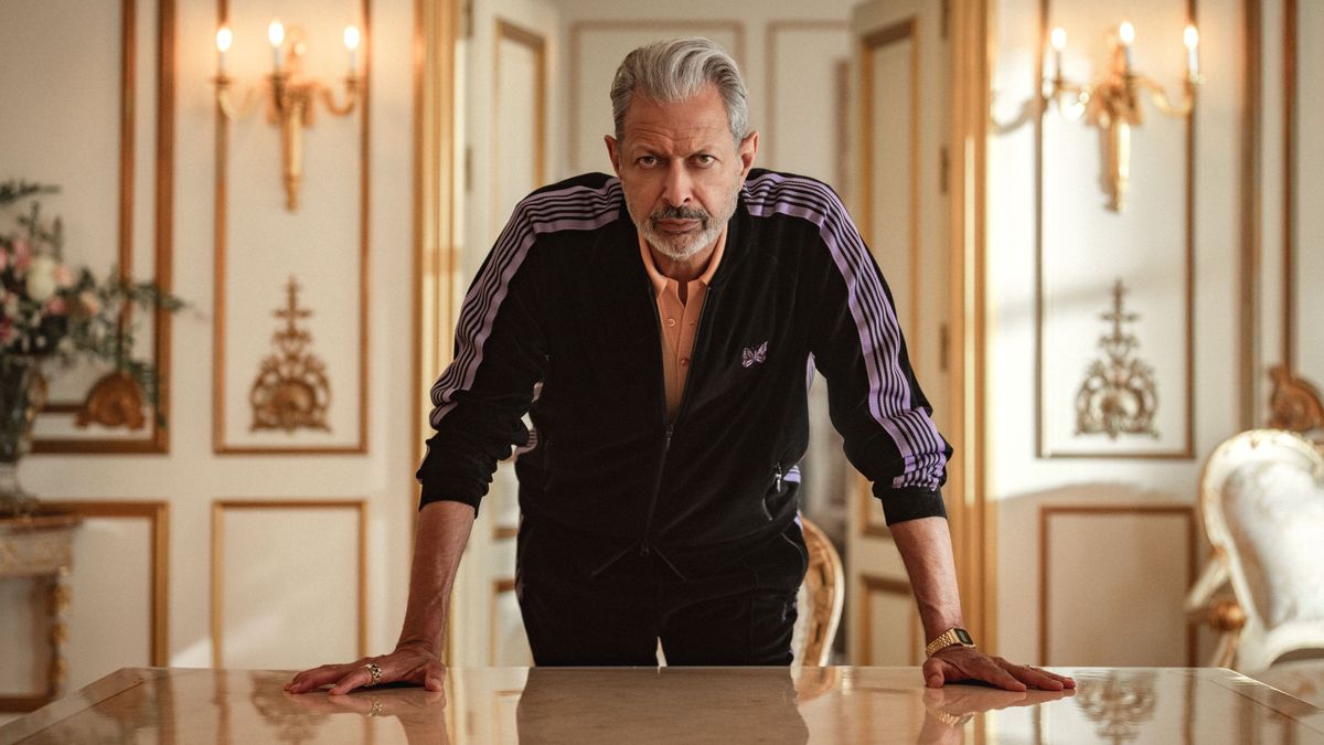 Zeus (Jeff Goldblum) leans on a table in Netflix's "Kaos"