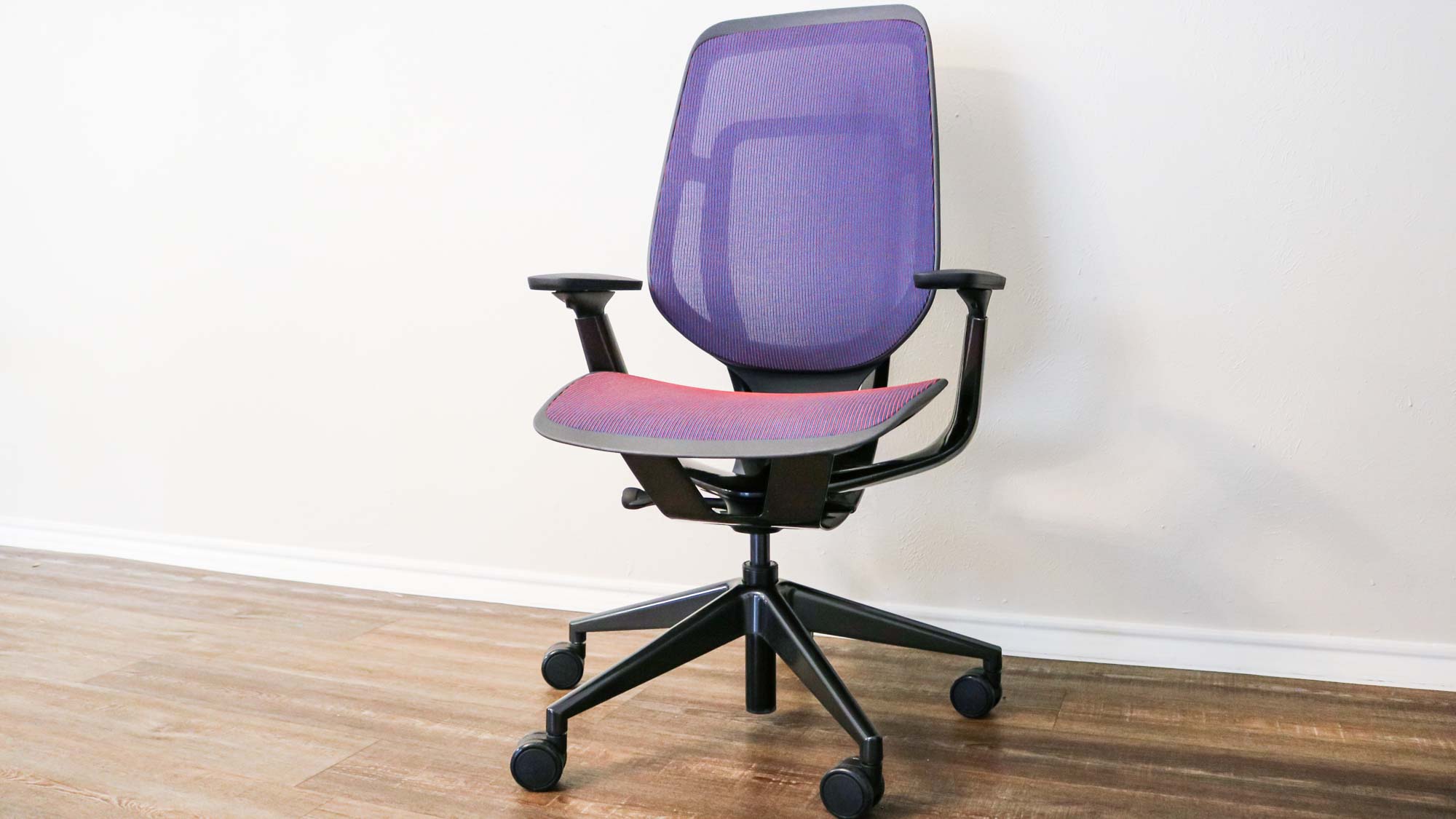 תמונה של שינוי הצבע של Steelcase Karman