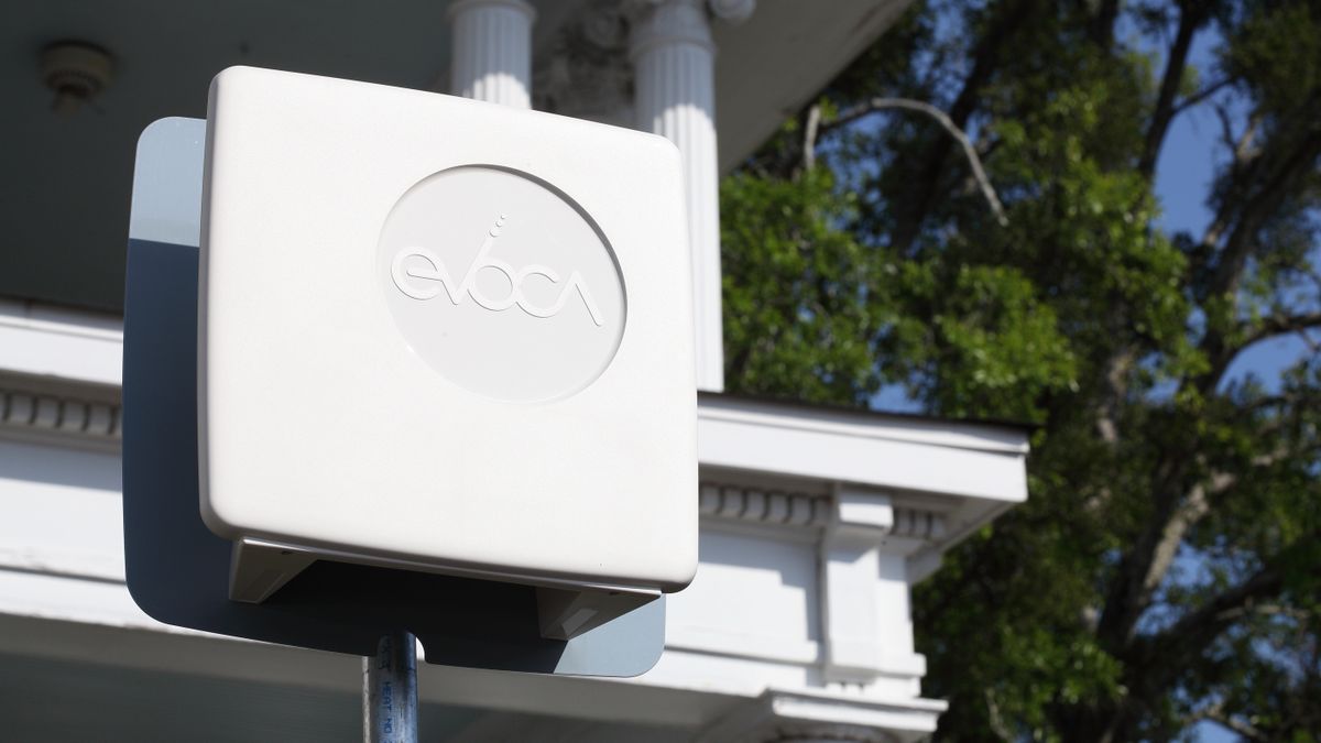 Zapperbox A1 אנטנת HDTV Indoor/Outdoor HD מאת John R. Quain פורסמה ב-4 באוקטובר 24 אנטנת טלוויזיה משמעותית עם יישומים פנימיים וחיצוניים, ה-Zapperbox A1 מיועדת לצופים שרצינים להשיג תחנות באוויר.