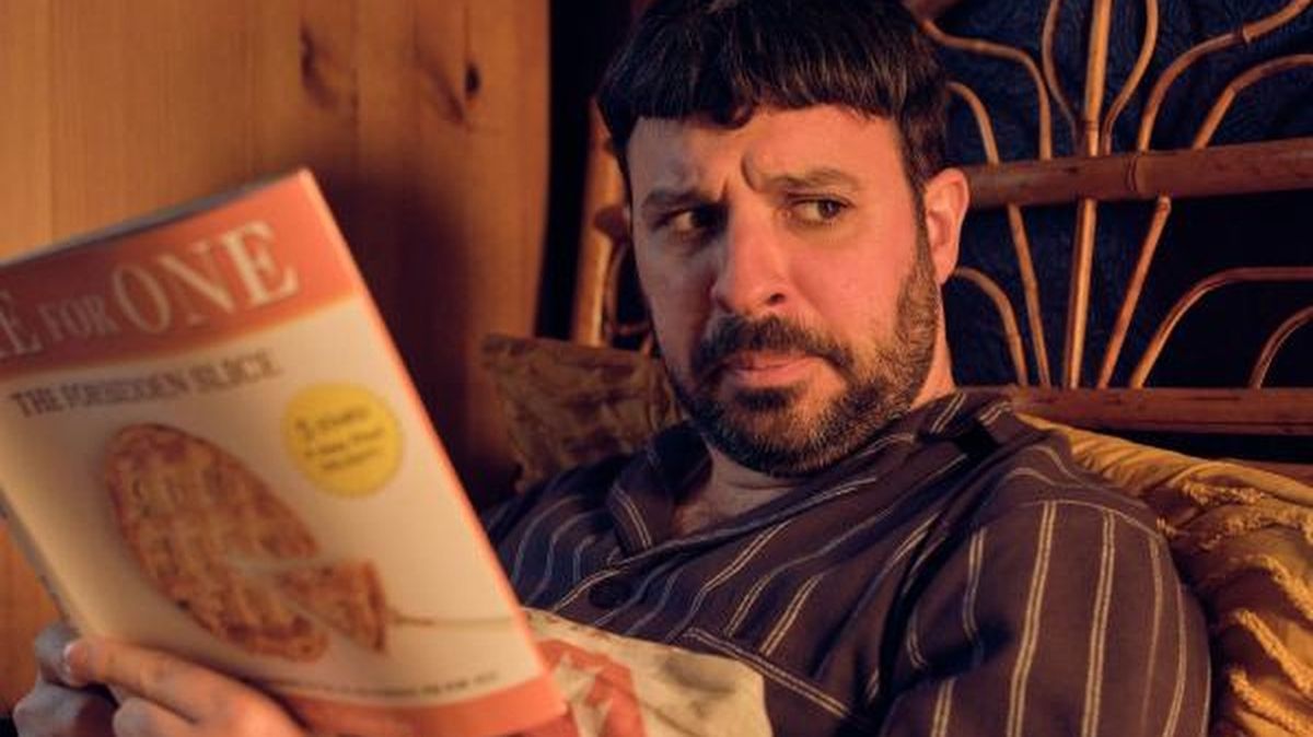 Simon Bird, as David, reads in bed in "Everybody Else Burns" season 2