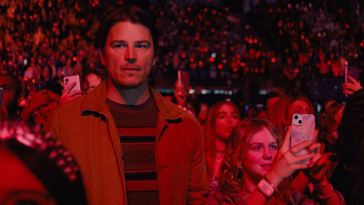 Josh Hartnett as Cooper Abbott and Ariel Donoghue as his daughter, Riley, at a concert in Trap.