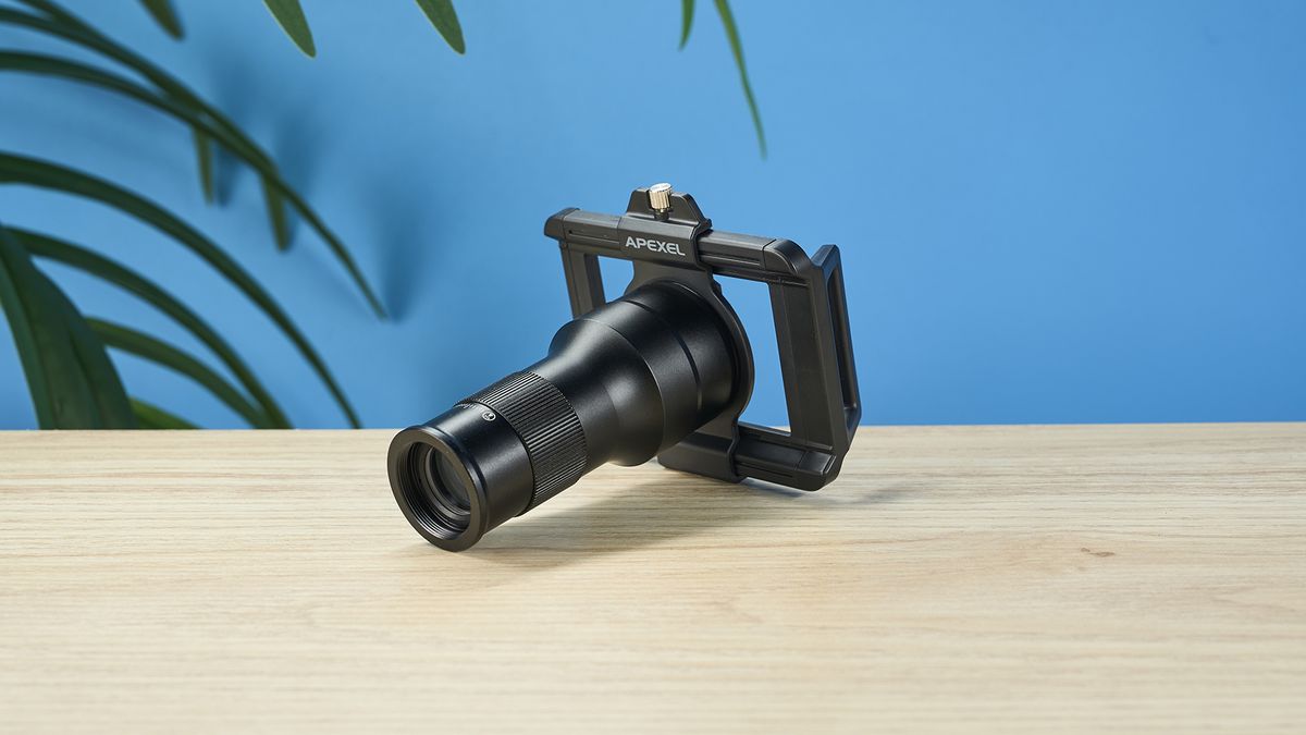 סקירת עדשות Apexel TM6 TeleMacro מאת Nikita Achanta שפורסמה ב-1 בנובמבר 24 עדשת Apexel TM6 TeleMacro מתהדרת בבנייה מובחרת ובתאימות אוניברסלית. אבל ביצועי מאקרו הם פגיעה או החמצה והסטייה כרומטית הורסת תמונות.