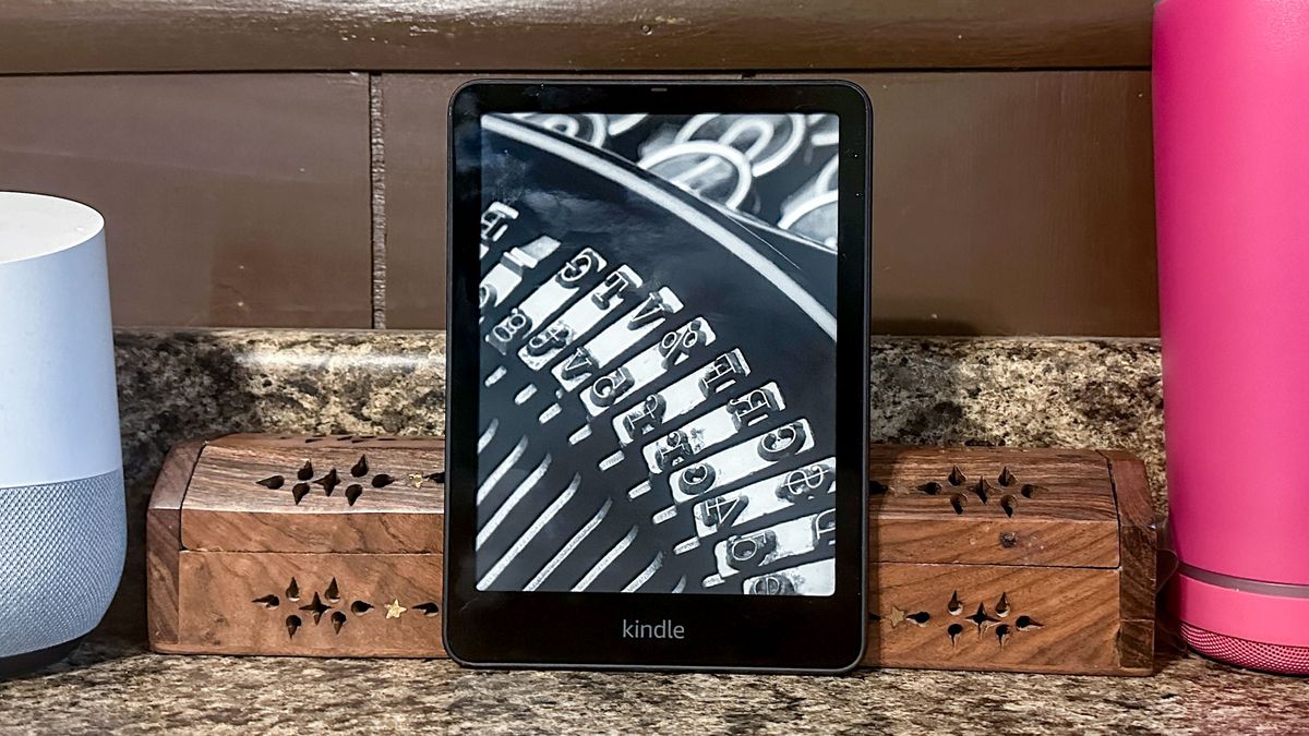 סקירת Kindle Paperwhite (2024): הכי טוב משתפר מאת דייב לקלר פורסם ב-1 בנובמבר 24 Kindle Paperwhite קצת יותר טוב מקודמו, וזה כל מה שהוא צריך.