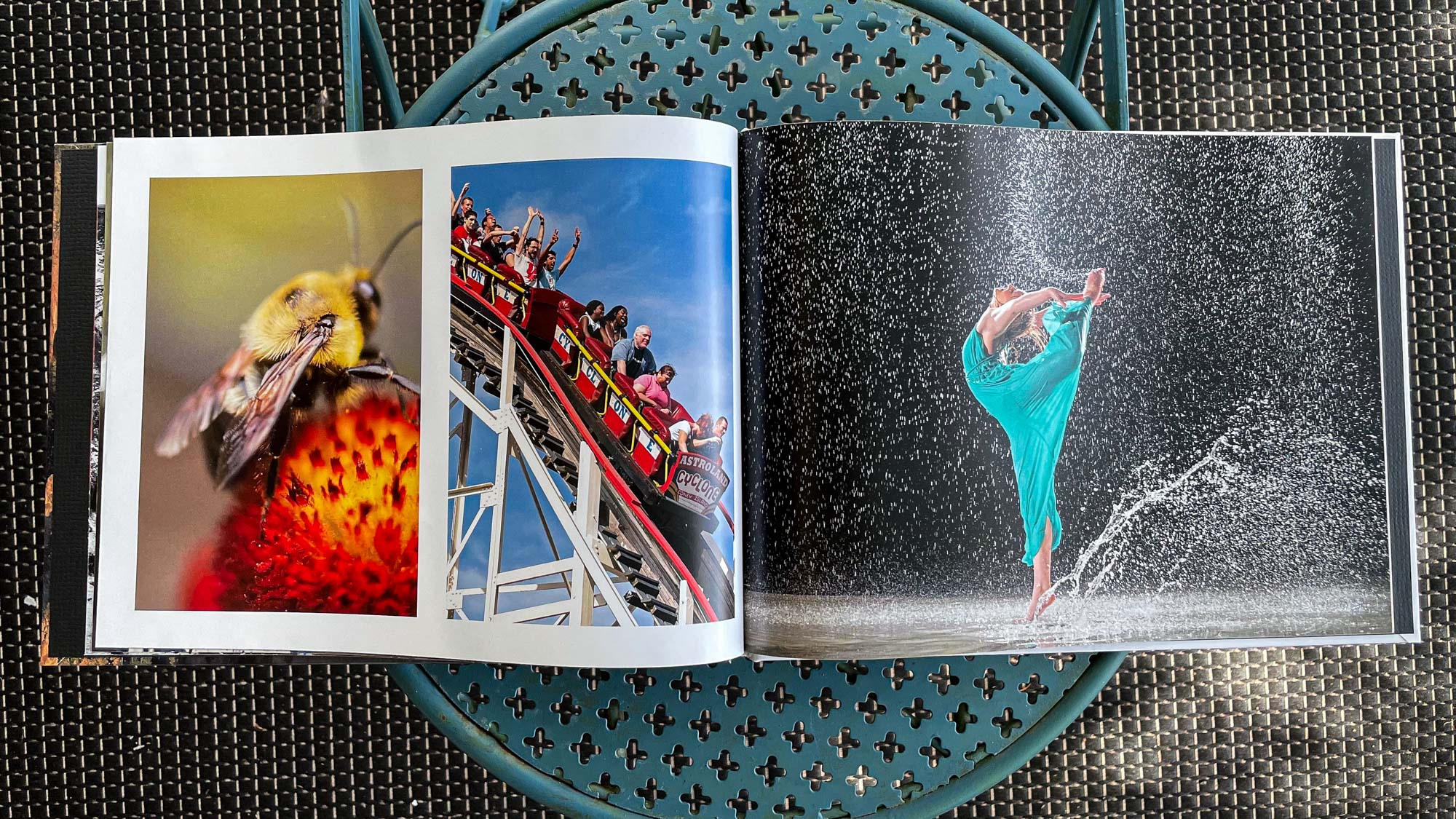 ספר Snapfish על כיסא