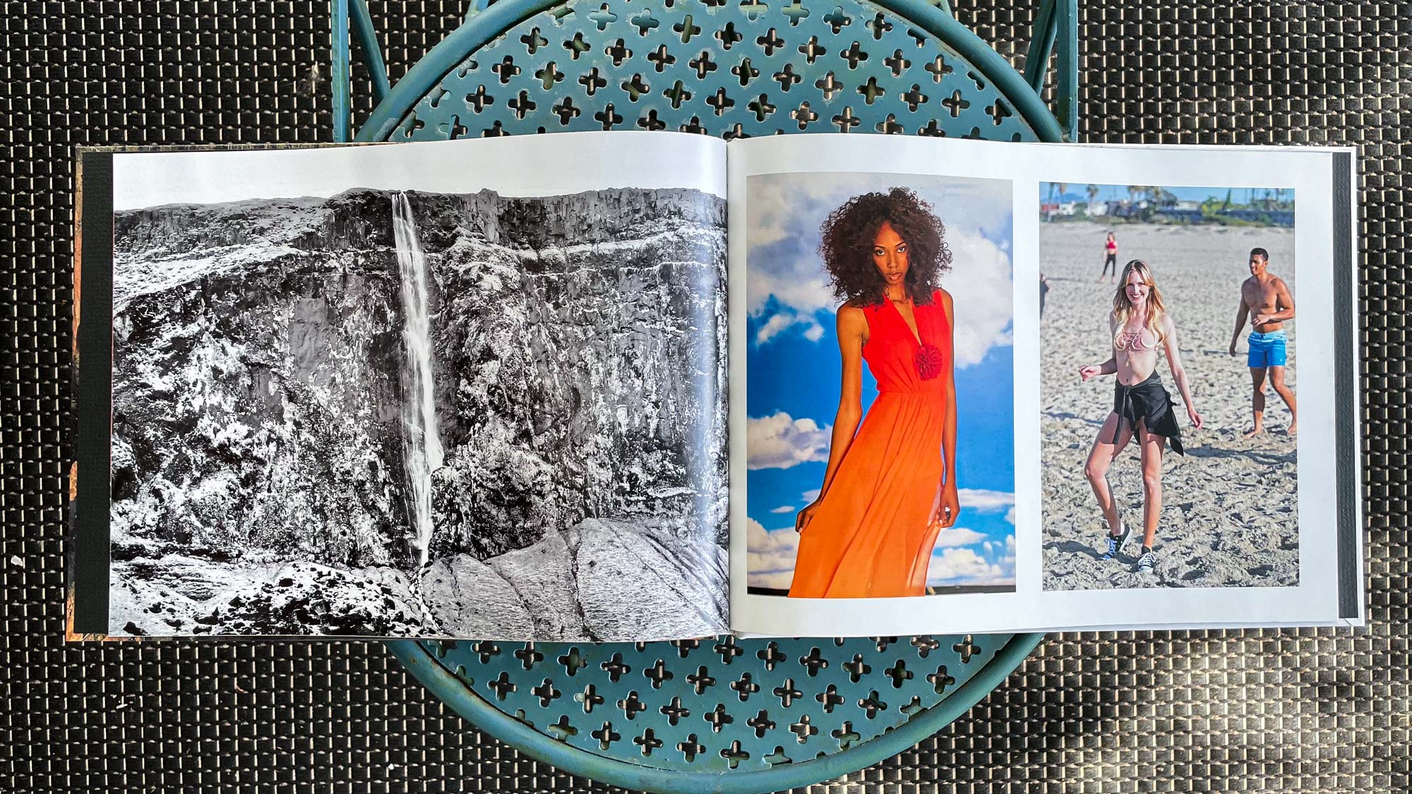 ספר Snapfish על כיסא