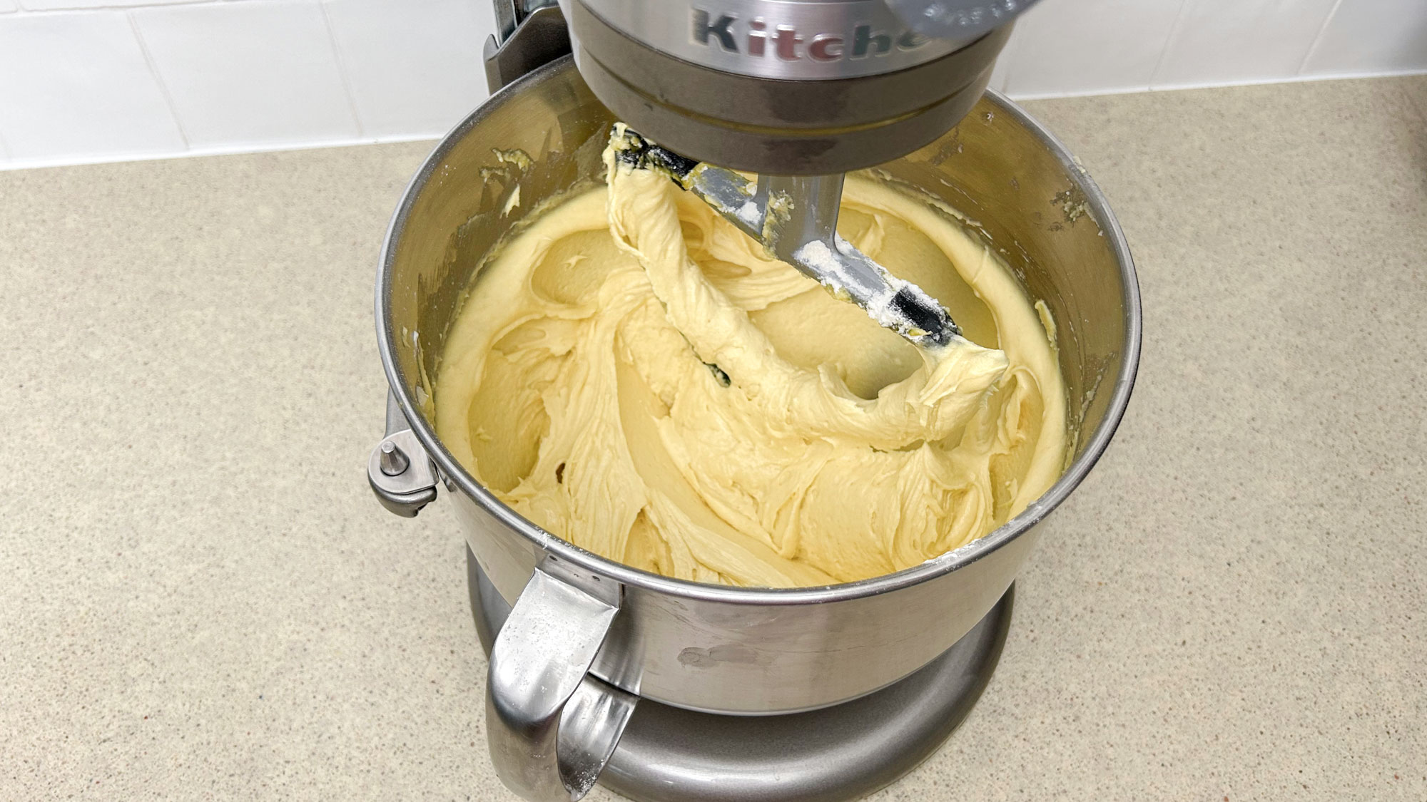 תערובת עוגה במיקסר סטנד 7-Quart KitchenAid