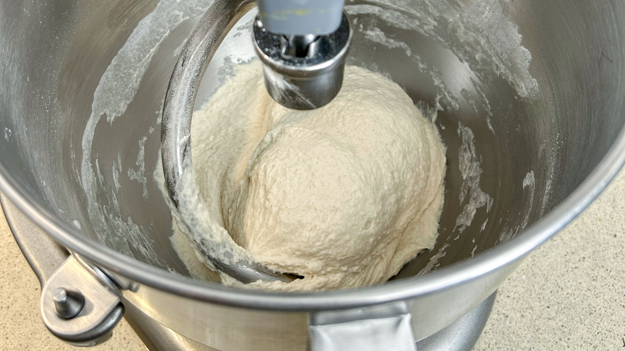לישת בצק לחם ב-KitchenAid 7-Quart