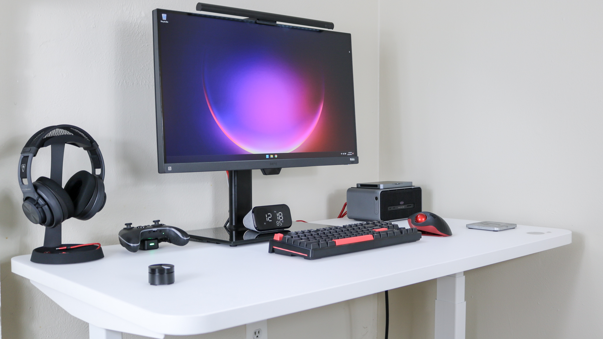 המוח של Khadas עגנה ברציף Mind Graphics על שולחן