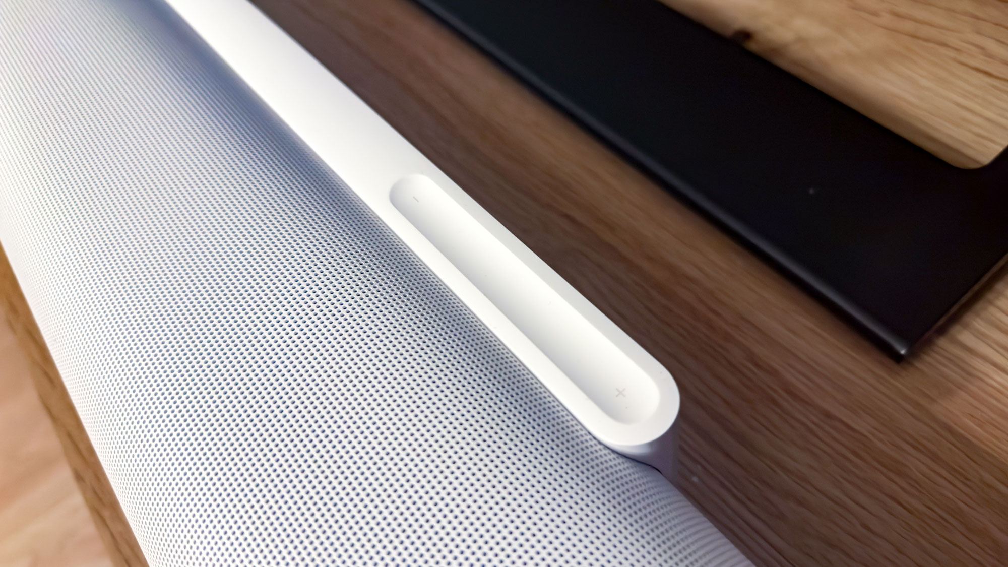 Sonos Arc Ultra מתחת לטלוויזיה