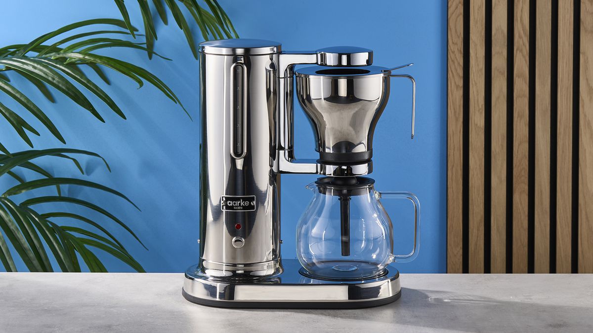 סקירת Aarke Coffee Maker: זה נראה מגניב, אבל באיזה מחיר? מאת ארין בשפורד פורסם ב-15 בנובמבר 24 The Aarke Coffee Maker היא מכונת קפה חשמלית נוטפת קרירות סקנדינבית, אבל תג המחיר גבוה ממה שהיית מצפה בגלל היעדר התכונות שלה.