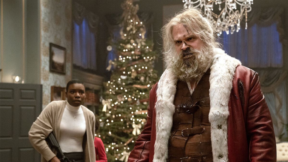 Alexis Louder and David Harbour in "Violent Night" movie (2022)