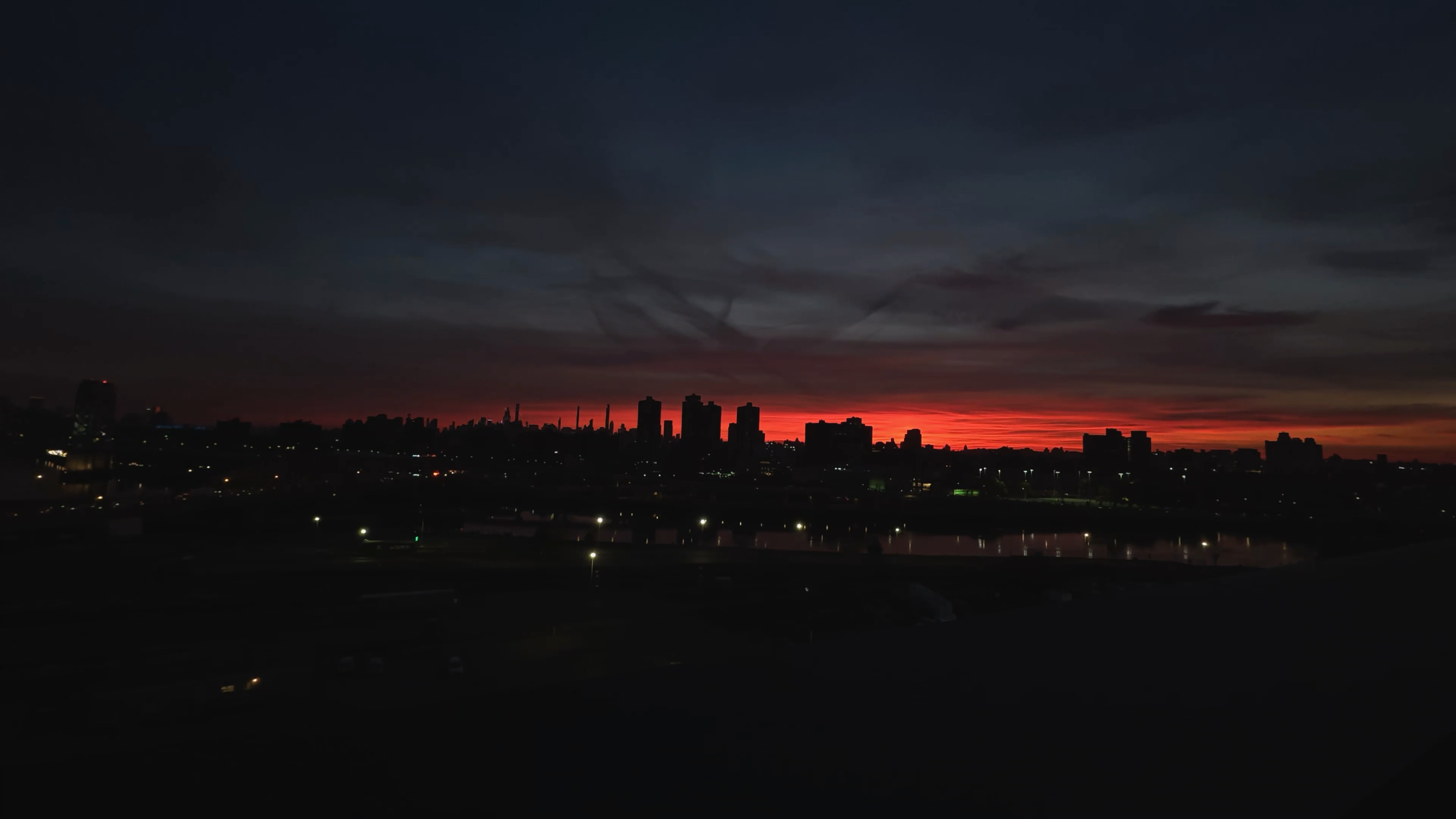 שקיעה לתוך הלילה