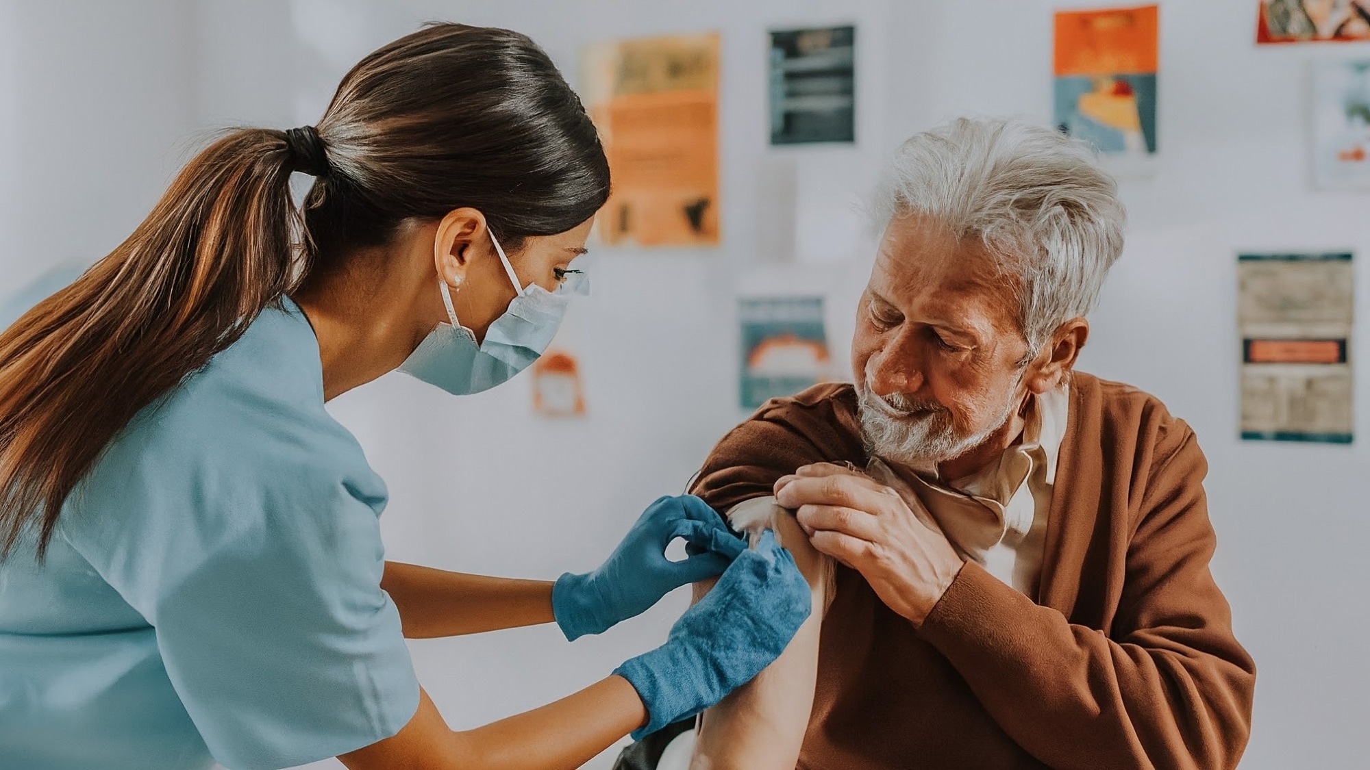 אי שוויון בכיסוי חיסוני COVID-19 עבור מבוגרים יותר הודגש במחקר עולמי