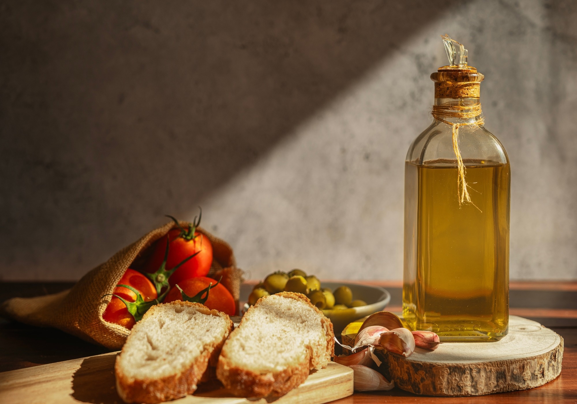 Study: Glycemic control contributes to the neuroprotective effects of Mediterranean and green-Mediterranean diets on brain age: the DIRECT PLUS brain-magnetic resonance imaging randomized controlled trial. Image Credit: Pacorpi/Shutterstock.com