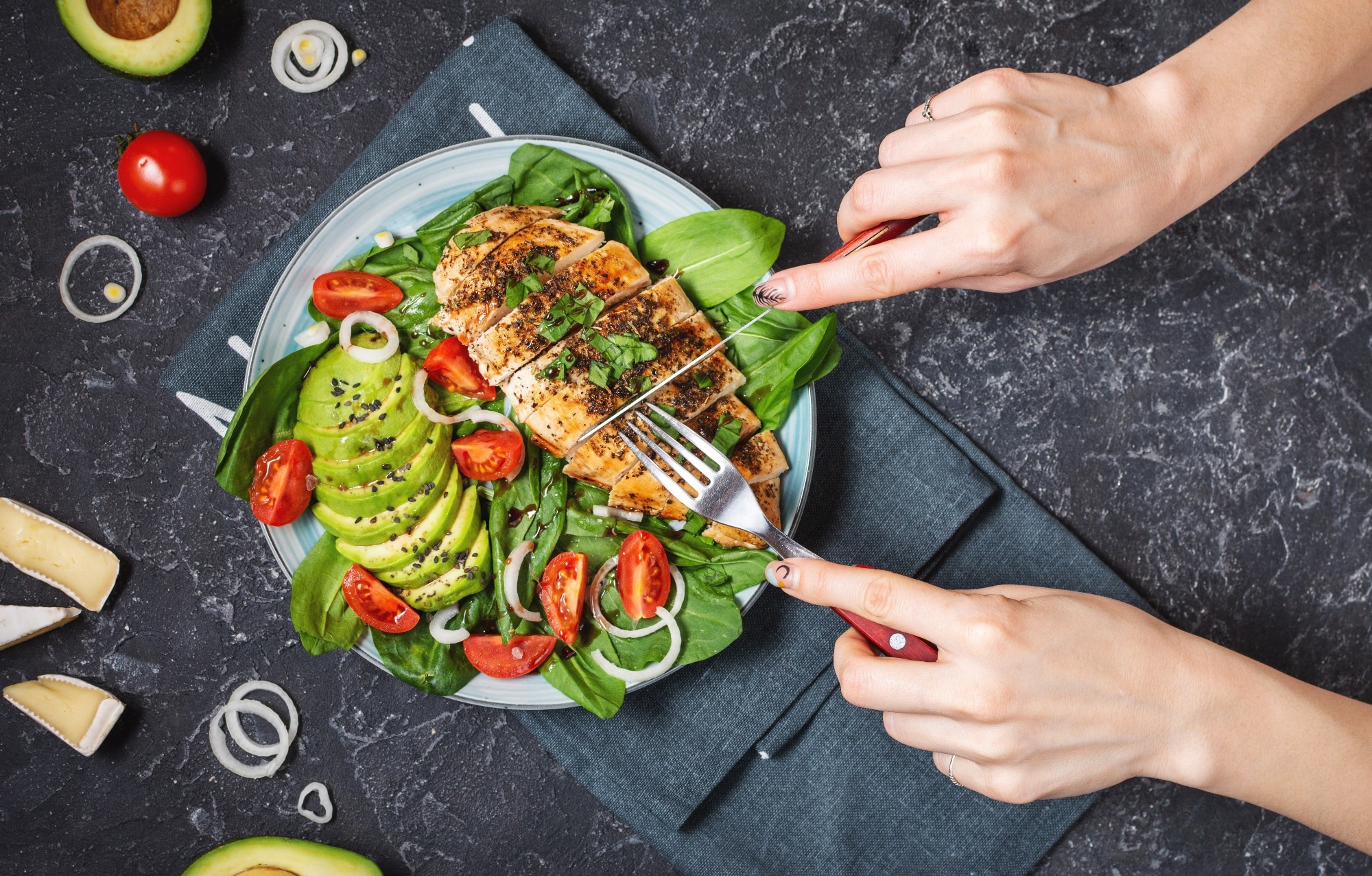 Study: Self-reported menses physiology is positively modulated by a well-formulated, energy-controlled ketogenic diet vs. low fat diet in women of reproductive age with overweight/obesity. Image Credit: voloshin311/Shutterstock.com