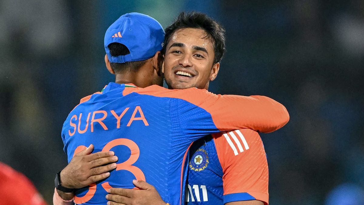 India's Abhishek Sharma celebrates with his captain Suryakumar Yadav (L) after taking a wicket in the build up to the South Africa vs India 1st T20 2024 live stream from Kingsmead