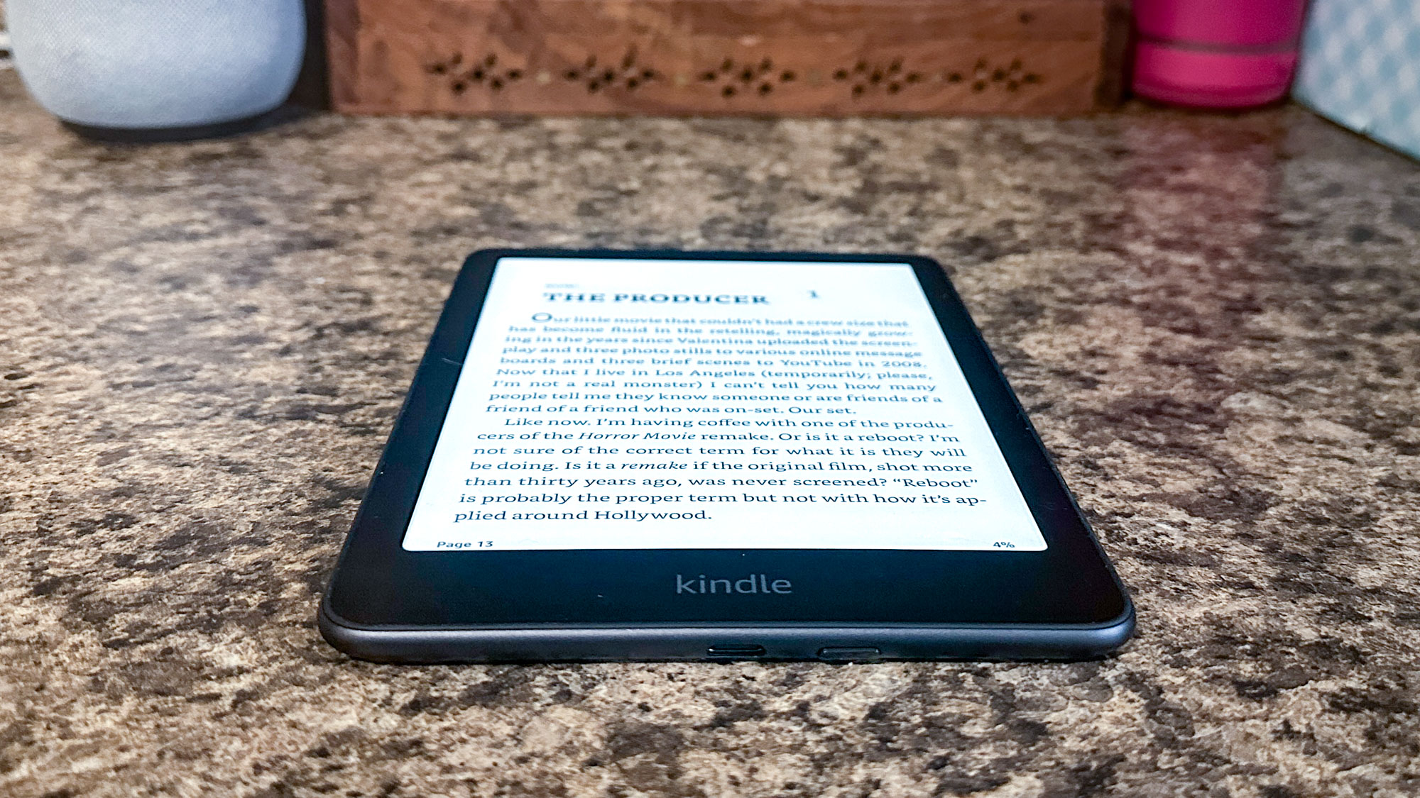 ה-Kindle Paperwhite על דלפק