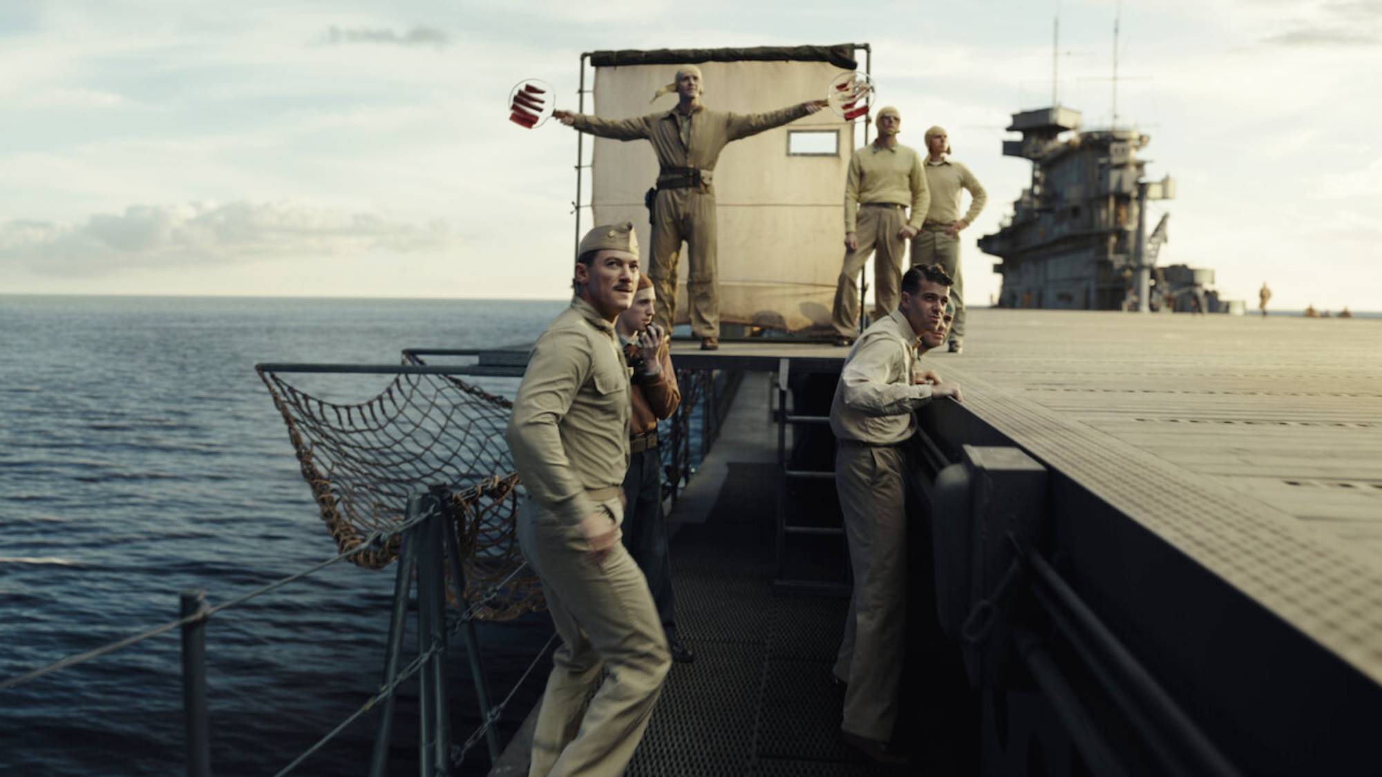 לוק אוונס נכנס 