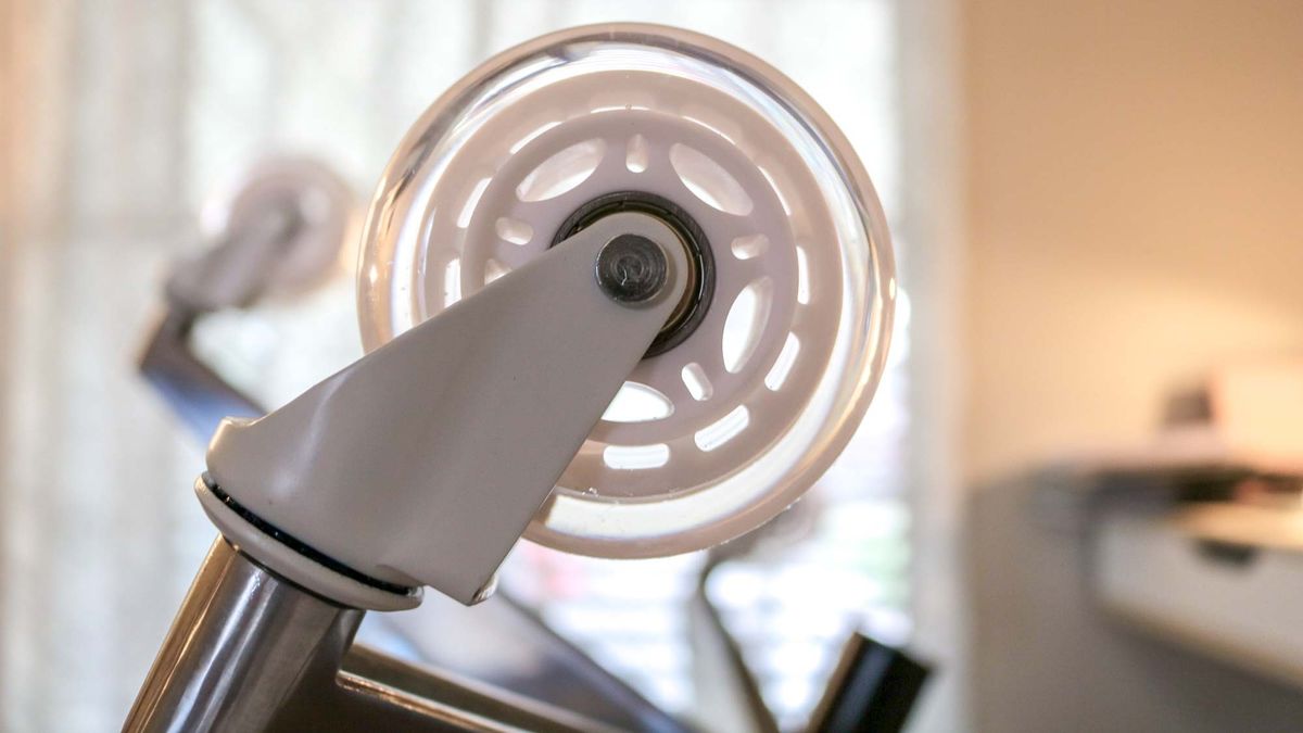 איך לאבזר את הכיסא המשרדי שלך: 5 גאדג'טים שבאמת שווים את הכסף שלך