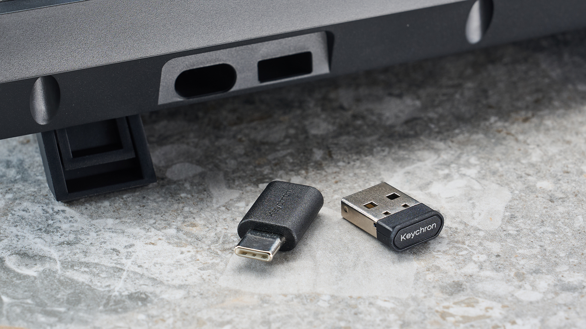 צילום מקלדת ארגונומית Keychron V8 Max