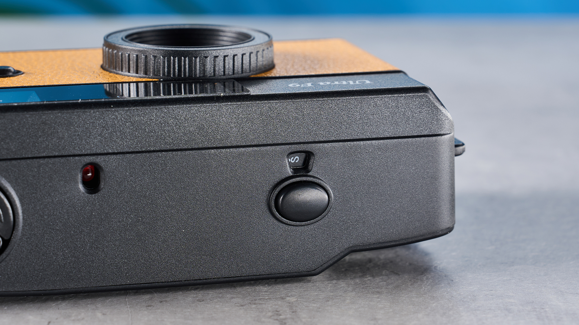 מצלמת סרטים בשחור וצהוב Kodak Ultra F9 35mm