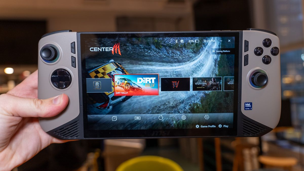 MSI Claw 8 AI+ מעשי: גדול וטוב יותר, אבל האם זה מספיק? מאת Paul Antill פורסם ב-18 בדצמבר 24 עדיין לא דורג מכשיר כף יד המשחקים המופעל על ידי Lunar Lake עשוי לגרום ל-Steam Deck להזיע