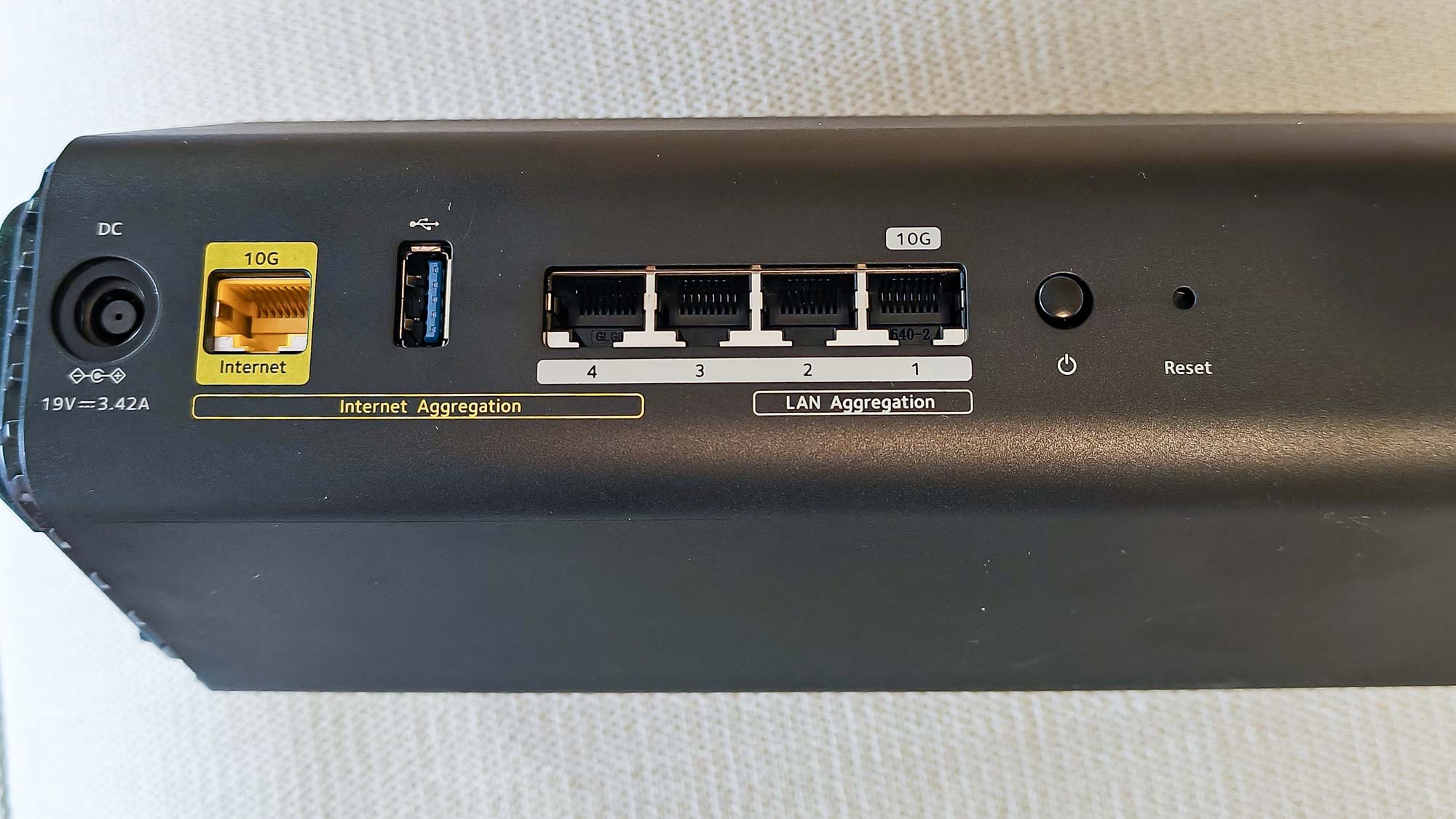 יציאות Netgear Nighthawk RS600