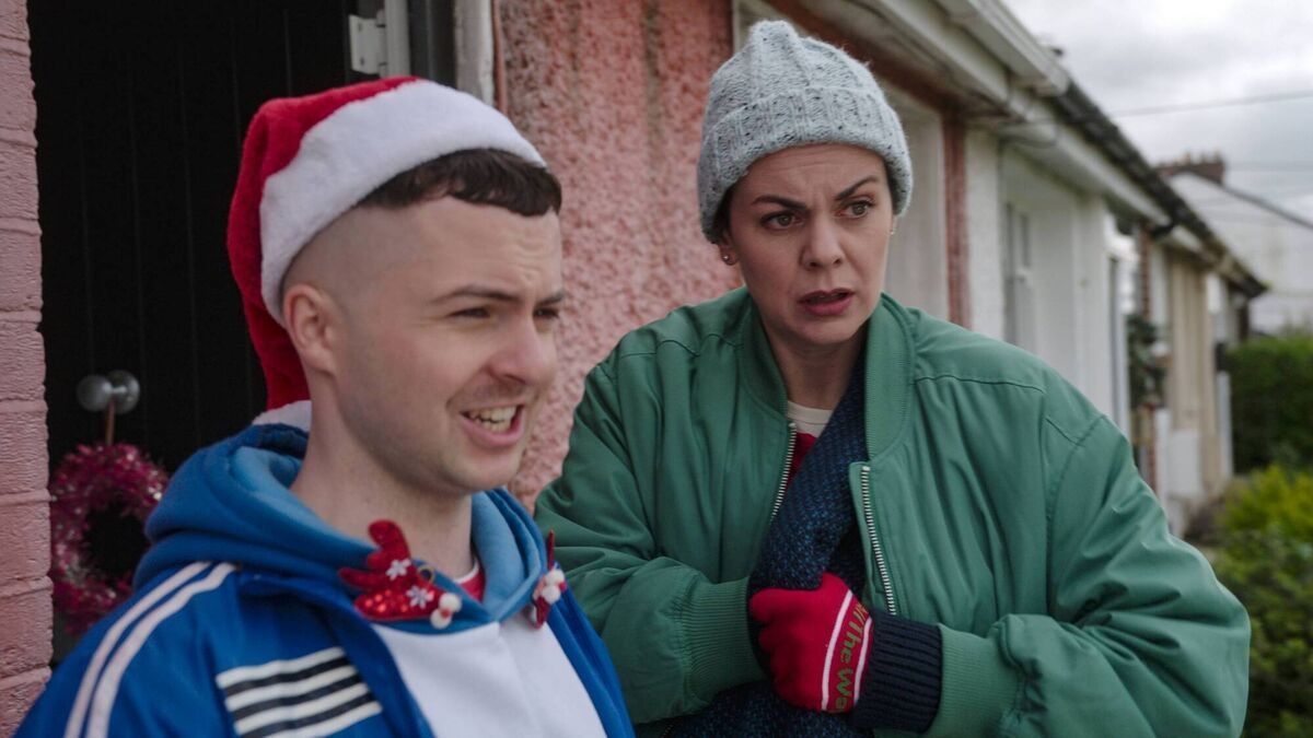 איך לצפות ב-'The Young Offenders Christmas Special' באינטרנט מכל מקום