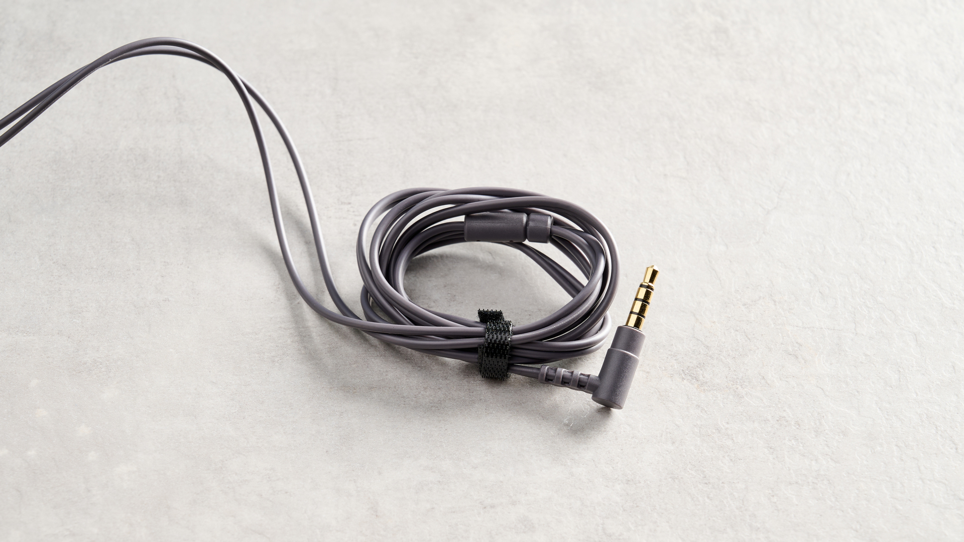 צילום של אוזניות גיימינג Final VR500