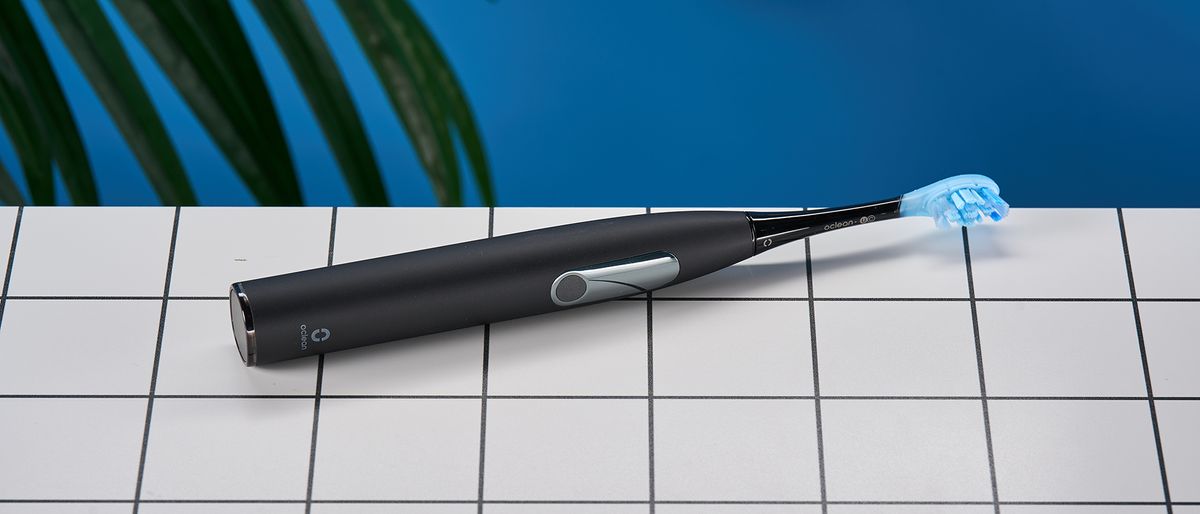 זה עתה ניסיתי את מברשת השיניים החכמה המדהימה הזו של AI - ואני אוהב אותה יותר מה-Oral-B שלי מאת ארין בשפורד שפורסם ב-20 בדצמבר 24 אתה מקבל הרבה כסף עבור הכסף שלך עם מברשת השיניים הזו. ה-Oclean X Ultra S היא מברשת שיניים בטווח בינוני עם דוחות בינה מלאכותית בתוך האפליקציה, התראות ואסתטיקה נהדרת.