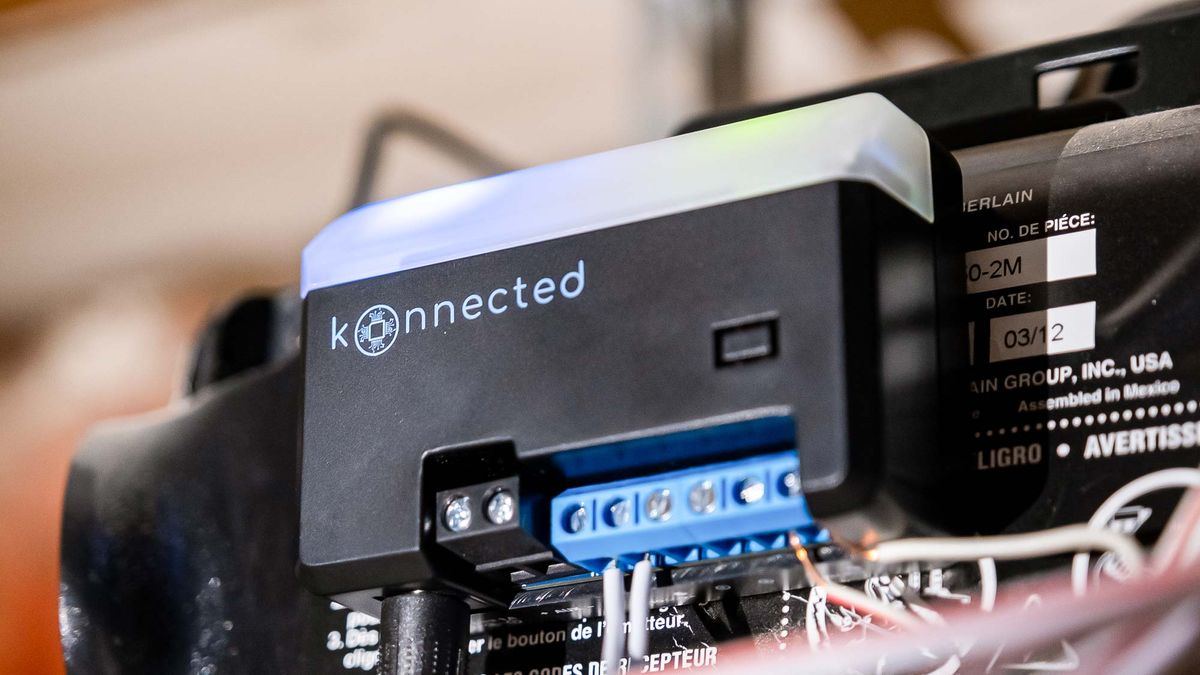 פותחן דלת מוסך חכם מחובר blaQ סקירת מאת כריסטיאן דה לופר פורסם ב-20 בדצמבר 24 אולי יש לו משיכה מוגבלת, אבל פותחן דלת המוסך החכם הזה מגיב ורב-תכליתי בהתקנה שלו.