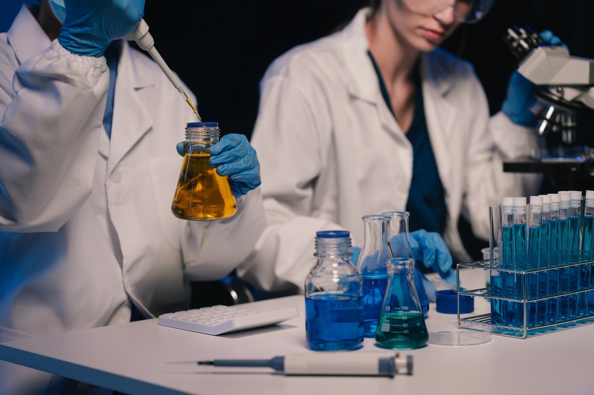 ייעול ניהול ודיווח זרימת עבודה של נוגדנים