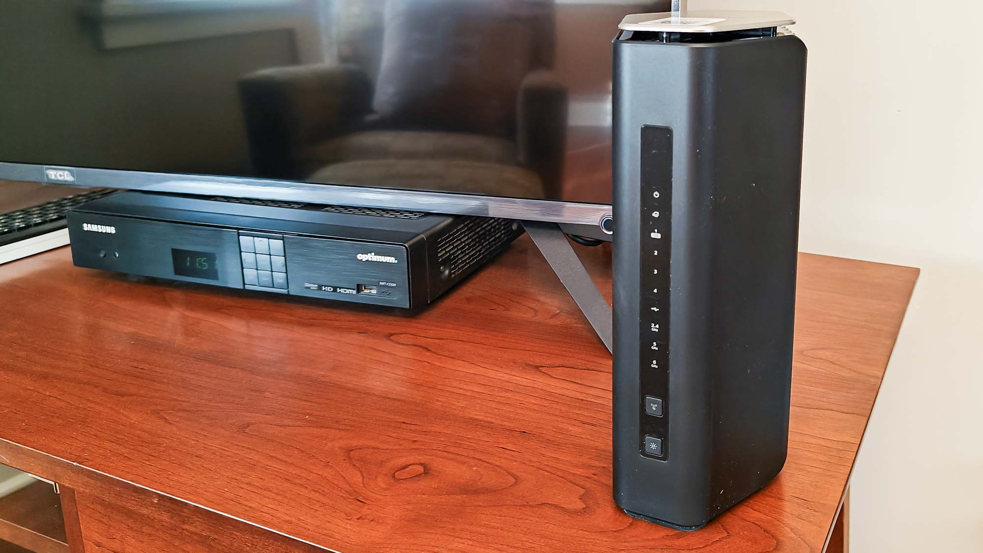 Netgear Nighthawk RS600 על שולחן העבודה