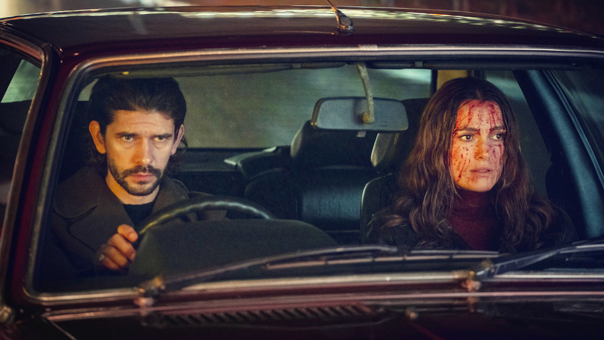 בן ווישו וקירה נייטלי נכנסים