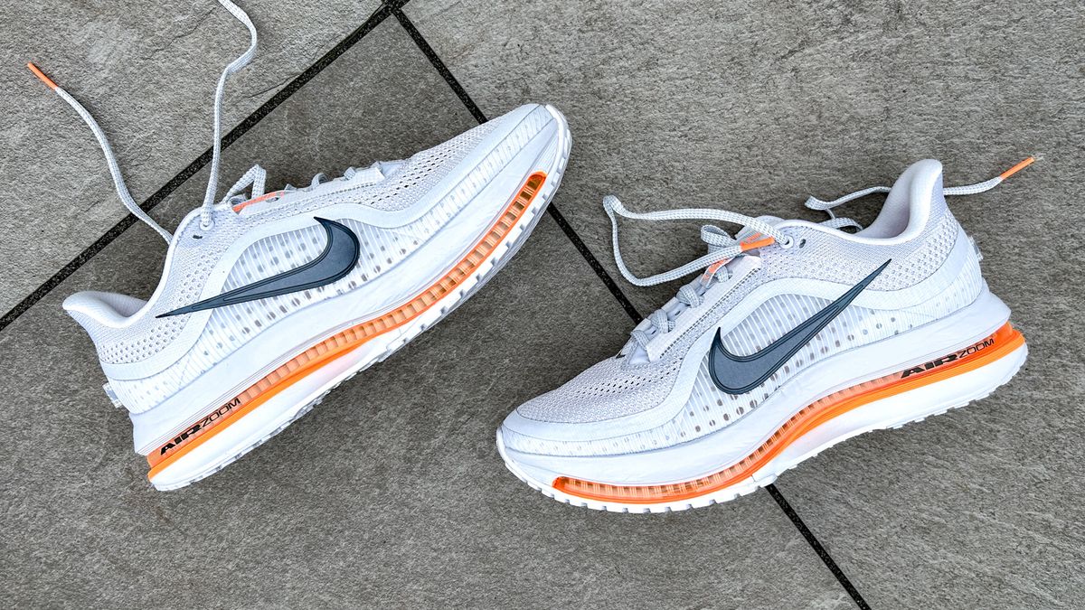 רצתי 35 מייל בנייקי פגסוס פרימיום — הנה פסק הדין שלי מאת ניק האריס-פרי פורסם ב-5 בינואר 25 בינואר נייקי פגסוס פרימיום מציע רכיבה קופצנית ומהנה, אבל הוא כבד מדי ולא יציב כדי להתבלט ממיטב המאמנים היומיומיים של נייקי ו מותגים אחרים.