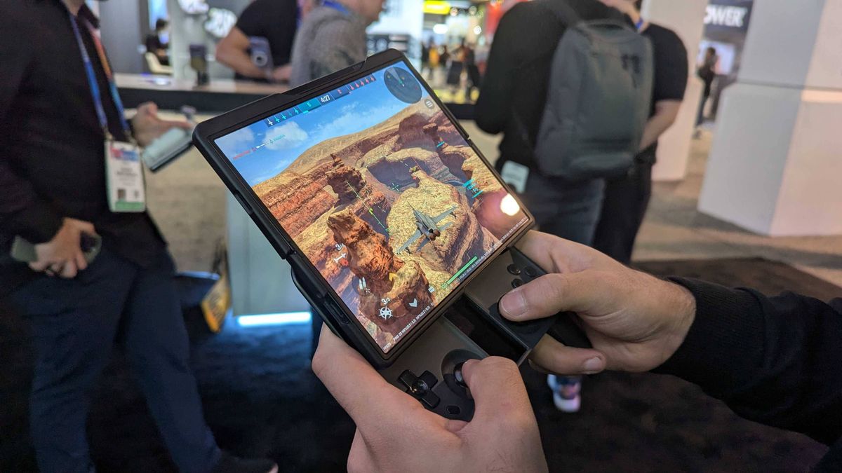 בקר המשחקים MCON מאפשר לך להפוך את הטלפון שלך ל-PSP Go מודרני - הנה איך